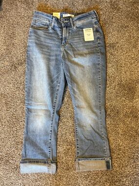 Signature by Levi Strauss Women's Light Blue Mid Rise Capri